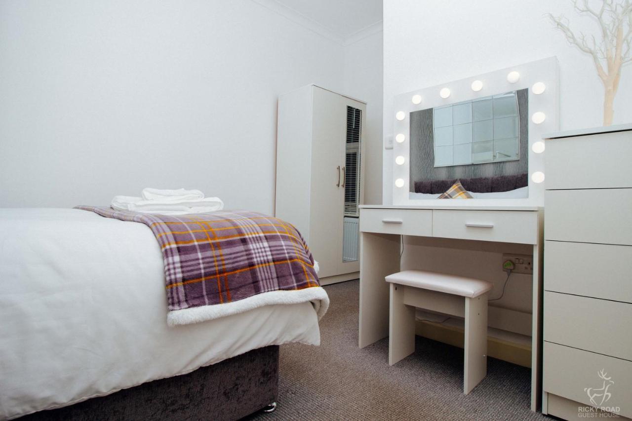 Ricky Road Guest House - "Wizard Studio Room" Available To Book Now Watford  Exterior foto